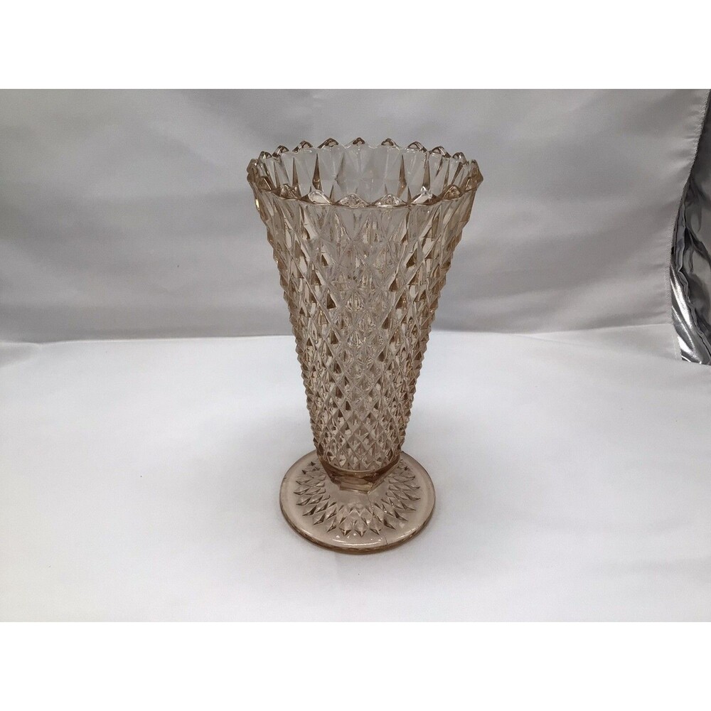 Vtg. Indiana Glass Diamond Point Vase Champagne Color